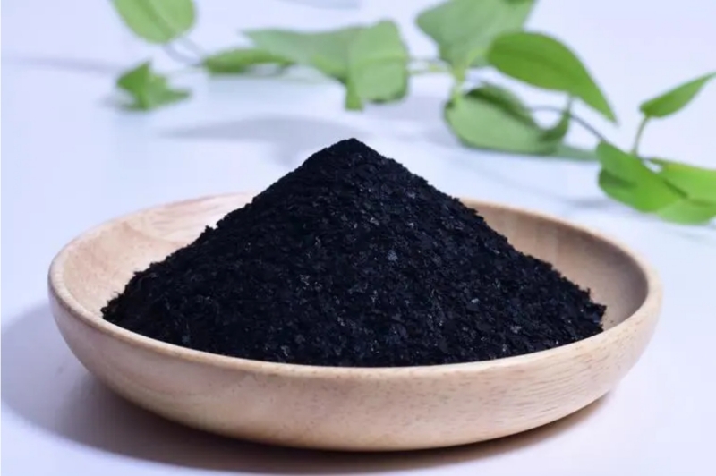 How does seaweed extract fertilizer influence the flowering and fruiting of plants?
Introduction
In the vast realm of agriculture, the shift towards organic and sustainable farming practices is palpable. Among the myriad of organic fertilizers, seaweed-based products stand out, promising enhanced flowering and fruiting in plants. This article delves into the world of seaweed extract fertilizers, shedding light on their multifaceted benefits and potential drawbacks.